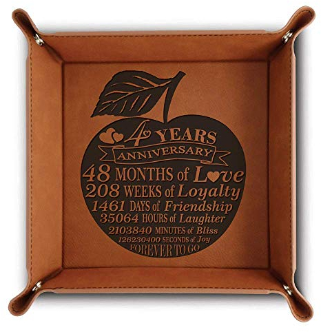BELLA BUSTA Kunstleder-Tablett, zum 4-jährigen Jubiläum (Apfel), quadratisch, mit Gravur, brauner Kunstleder-Organizer (Rahleder, 15,2 x 15,2 x 3,8 cm, 0,5 kg)
