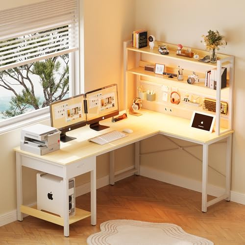 YOUDENOVA Skrivbord med hålvägg 135 x 90 cm hörnskrivbord med hylla, spelskrivbord, stort med uttag och USB-laddningsport, spelbord, L-form med lagringsutrymme, trä, vitt