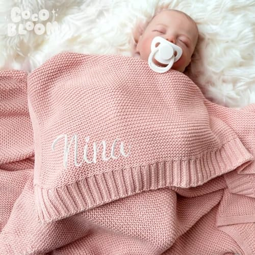 HERSTL Personalisierte Babydecke mit Namen | Weiche Leichte Sommerdecke für Neugeborene | Baby Geschenk zur Geburt (Light Pink)
