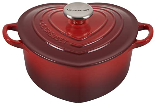 Le Creuset Signature Cocotte Figural de hierro fundido esmaltado, 2 cuartos de galón, cereza con perilla de acero inoxidable