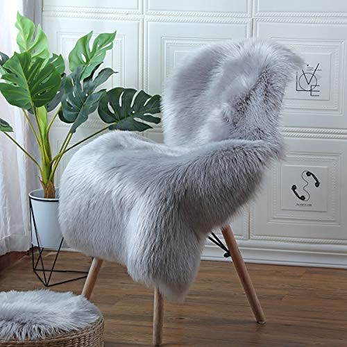 HEQUN Lammfell-Teppich Kunstfell Schaffell Imitat Wohnzimmer Teppiche Flauschig Gemütliches Schaffell Bettvorleger Sofa Matte (Grau, 75 x 120 cm)