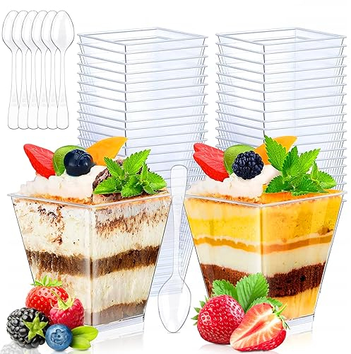 DICLLY Set di 50 Tazze da Dessert 60ml con Cucchiai - Bicchierini in Plastica Riutilizzabili per Mousse,Budini,Gelati - Contenitori Quadrati Trasparenti Perfetti per Feste e Compleanni