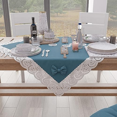 PETTI Artigiani Italiani - Centrotavola Elegante di Cotone per Tavolo Cucina, Soggiorno Sala da Pranzo, Centro Tavola in Tinta Unita con Balza in Pizzo Sangallo e Fiocchi, Avion 95x95 cm