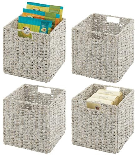 mDesign Aufbewahrungskorb für den Schrank oder das Regal – Flechtkorb aus Seegras und Metalldraht – Schrankkorb mit Tragegriffen für Bad, Küche, Wohn- und Schlafzimmer – 4er-Set – weiß