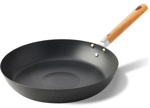 BK Force Sartén Pre-sazonada, Naturalmente antiadherente, Compatible con Inducción, 24 cm, Acero al Carbono Negro, Cómodo mango de madera, Resistente y Profesional, Libre de PFAS, Negro