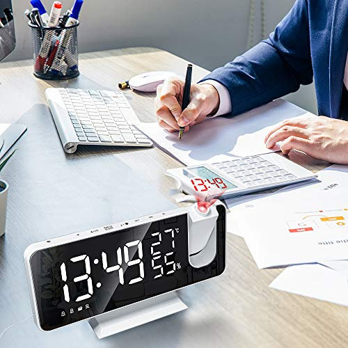 Ejoyous Projektion Wecker mit Wetterstation, 4-in-1 180-Grad-Projektor, LED-Display, FM-Radio, Telefonladegerät für Schlafzimmer, Kinderzimmer, Leben, Leben (Weiße Schriftarten)