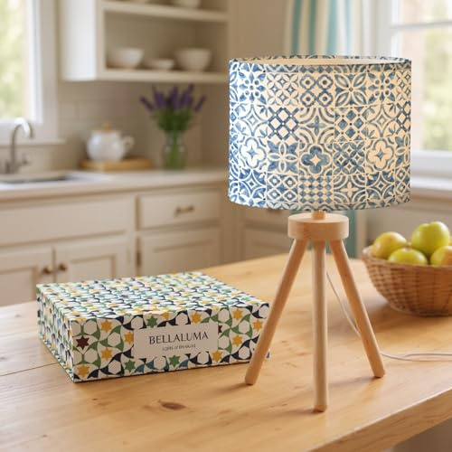 Lamparas sobremesa - Lamparas de mesa para salon - Lámpara de mesita de noche con pantalla estampada azul y base trípode de madera natural, Bombilla LED E27 incluida - Ideal para dormitorio (Azul)
