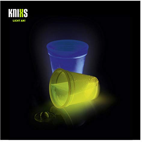 KNIXS 2er Set - Knicklicht Würfel-Becher/Becher 250ml im 2-Farb-Mix (gelb und blau) Leuchtend für Spiele, Party, Silvester, Festival oder als Dekoration - ohne Spielwürfel