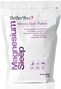 BetterYou Magnesium Schlaf-Mineralbadeflocken, Zechstein Magnesium mit Lavendel- & Kamilleninfusion zur Beruhigung schmerzender Muskeln, entspannende ätherische Öle für tiefen Schlaf, 1 kg