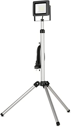 REV Baustrahler mit Stativ - 30W, 2550lm, 6500K, robuste Baustellenlampe für Baustelle, Werkstatt & Keller, Baulampe IP65 für innen & außen, silber