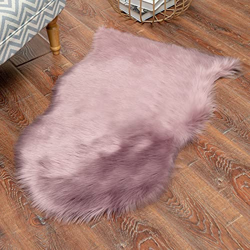 VanderHOME Lammfellimitat Teppich Faux Lammfell Schaffell Teppich Weich Flauschig Faux Fell Teppich Bettvorleger Sofa Matte Kunstfell Dekofell für Wohnzimmer Schlafzimmer (60x180 cm, Helles Lila)