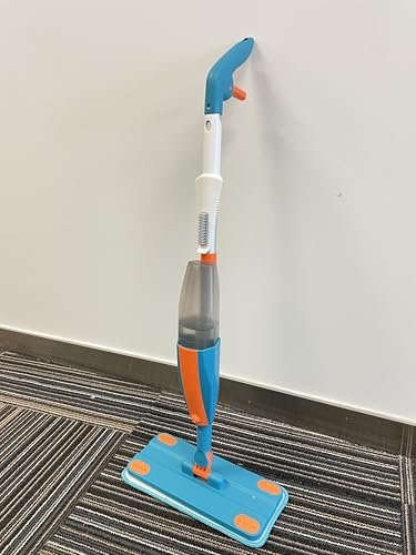 BAYMI Kinder-Sprühmopp - Reinigungs-Spielzeugset für Kleinkinder mit echtem Wassersprüher & 2 waschbaren Pads - Montessori Putzspielzeug - Interaktive Lernspielzeuge für Kinder ab 3 Jahren