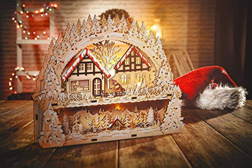 Wichtelstube-Kollektion Holzkunst LED Schwibbogen mit Podest Winterdorf Schwibbogen Lichterbogen Weihnachtsdeko Fensterbank Echtholz, Batteriebetrieben mit Timer 44cm Breite