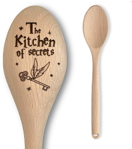 Harry The Wizard Baking Gift – Cuillère en bois – Inscription gravée – Cadeau de cuisine pour homme et femme – Article non officiel pour fan (Kitchen of Secrets)