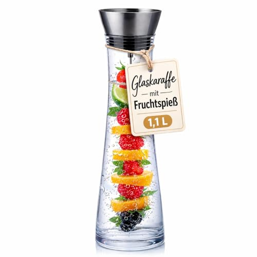 Glaskaraffe 1,1L mit Fruchtspieß Infuser – Wasserkaraffe aus Glas mit Edelstahl Deckel für Wasser, Eistee, Saft, Milch, Wein & Detox Drinks