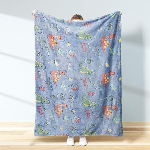 BDKCYO Manta Que Brilla en la Oscuridad. Manta Infantil con Dibujos Animados de Dinosaurios excavadoras y vehículos de construcción. Manta acogedora para niños y niñas. Manta para sofá (C, 130x150cm)