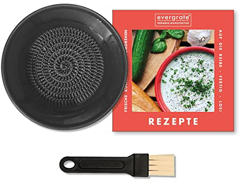 evergrate Keramikreibe im Motiv Anthrazit mit Küchenpinsel und Rezeptheft