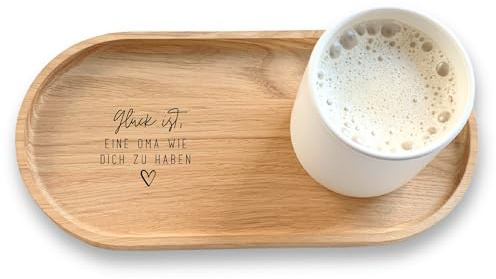 HerzHolzPapier® graviertes Holztablett 'GLÜCK OMA' aus Eichenholz・Lebensmittelecht・Gewachst・rutschfeste Füße・20 x 10 x 1,5 cm・Serviertablett・Dekotablett・Geschenk für Omi, Großmutter