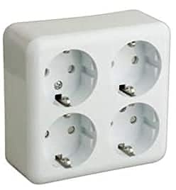 Base schuko de 4 tomas de superficie, con protección contra sobrecargas, ideal para conectar varios dispositivos eléctricos de manera segura y eficiente.
