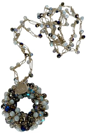 Collana lunga artigianale fatta a mano, lavorata all'uncinetto pendente ciambellina, con filato lurex oro e cristalli di Boemia sfumatura grigio fumo e grigio perla - Idea regalo donna. Pezzo unico.