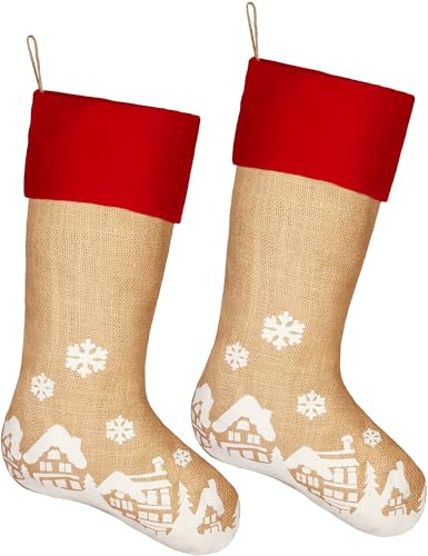 BRUBAKER 2 Weihnachtsstrümpfe zum Befüllen und Aufhängen - 52 cm großer Nikolausstrumpf für Weihnachten und Nikolaus - Weihnachtsdeko Strümpfe Weihnachtssocken aus Jute - Weihnachtsdorf im Schnee