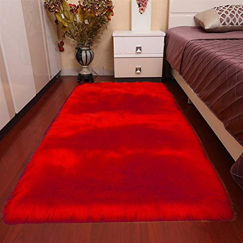 Insun Tappeto in Finta Pelle di Pecora Pelo Lungo Scendiletto Rettangolare Tappeti Antiscivolo per Soggiorno in Camera da Letto Divano rosso 60x120cm