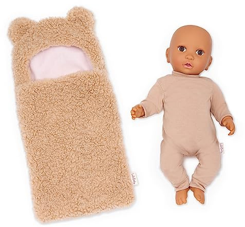 LullaBaby LBY7261Z Babydocka med dockkläder – honung hudton och bruna ögon – 36 cm babydocka, mjuk kropp, Pucksäck – leksak för barn från 2 år – teddy sovsäck, multi
