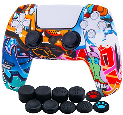 YoRHa Drucken Silikon Verdickt Hülle Skin Case (Comic Graffiti) für PS5 Controller x 1 mit Aufsätze Kappen x 10