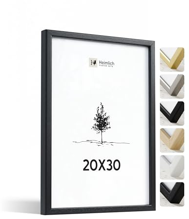 Heimlich® - Cornice per foto - 20x30 cm, Legno di ayous, Nero - Cornice per certificati di piccole dimensioni con copertura in foglio di plastica - Montaggio a parete o esposizione da tavolo | Heimlich® Robusta cornice per documenti, certificati e diplomi, in legno, da appendere a parete o da tavolo