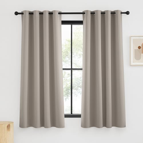 KGORGE Vorhang Wärmeisolierend Wohnzimmer Verdunkelungsvorhang Kurz Ösenschal 2er Set Gardinen Blickdicht Thermogardine gegen Kälte, 175 x 140 cm(HxB), Sandfarben