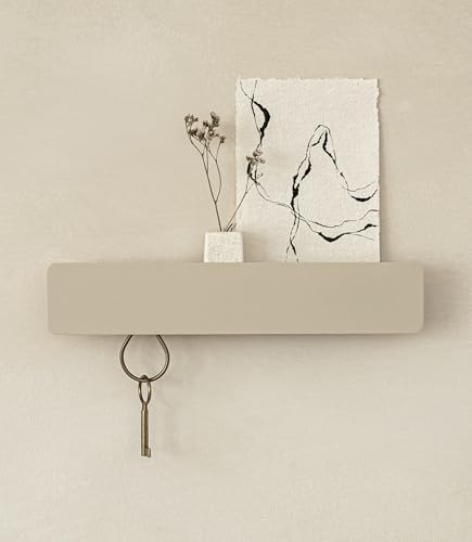 Kazai. Nyckelbräda ’Kian’ | Minimalistisk nyckelkroksdesign från Berlin | Modern nyckelhållare med metallhylla | Nyckelfack som hallmöbel för väggen | Taupe