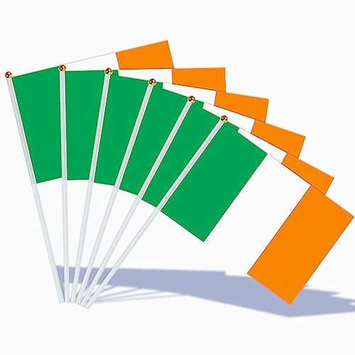 AhfuLife Irische Klein Flaggen für St. Patrick's Day Deko, 100 Stück Irland Handflaggen mit 30 cm weißem Pole für 2024 Fans Fußball Euro St. Patrick's Day Party Zuhause Garten Bar Deko