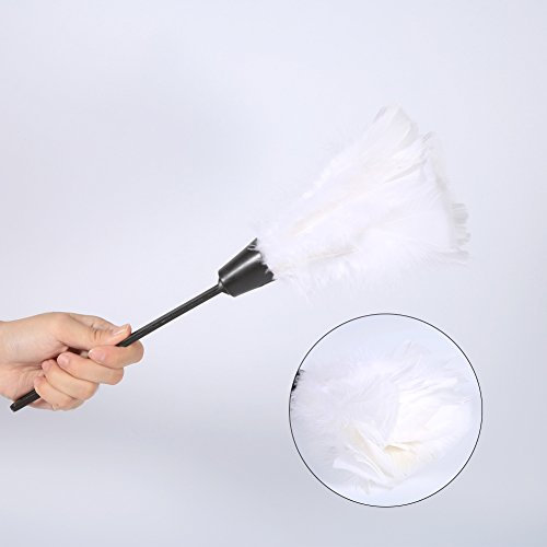 Uadme Plumero con plumas de pavo blanco, cepillo de polvo suave con mango negro, herramientas de limpieza para muebles y coches