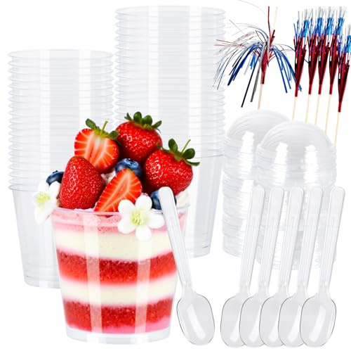 AGAKY 50 Pièces Tasses à Dessert Rondes 200ml, avec 50 Couvercles + Cuillères et 20 Accessoires Feu d'Artifice - Gobelets Réutilisables en Plastique pour Mousse, Tiramisu, Anniversaire, Pâtisserie