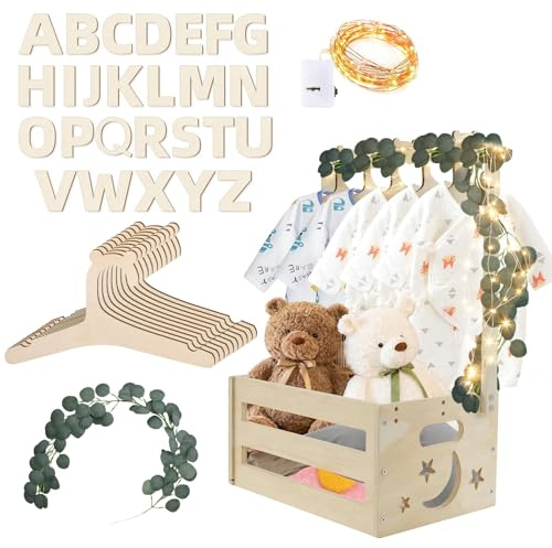 Holzschrank für Babypartys – Baby-Kleiderständer mit 10 Kleiderbügeln, 26 Alphabet-Buchstaben und 1 Meter Rattan, große Kapazität, Duschkorb, dekorative Kleiderkiste für frischgebackene Eltern