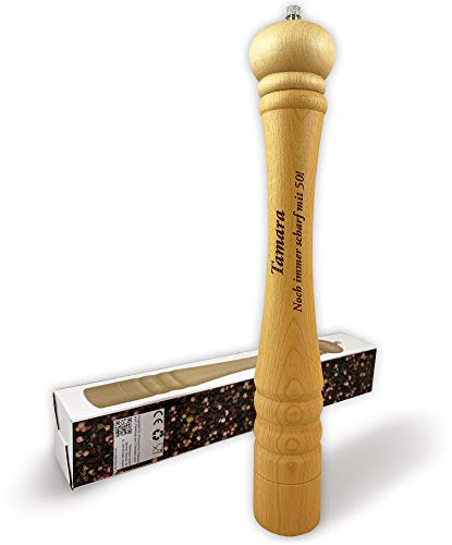 Unikatolo XL Pfeffermühle Holz mit Name personalisiert, hochwertiges Keramik-Mahlwerk, Geschenkidee Küche Hochzeit Einzug Richtfest Koch Grillmeister für Männer und Frauen (40 cm groß)