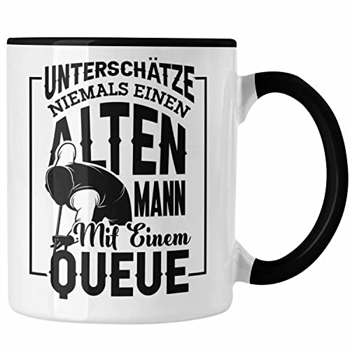 Trendation - Billard Pool Tasse Geschenk Unterschätze Niemals Einen Alten Mann Mit Einem Queue (Schwarz)
