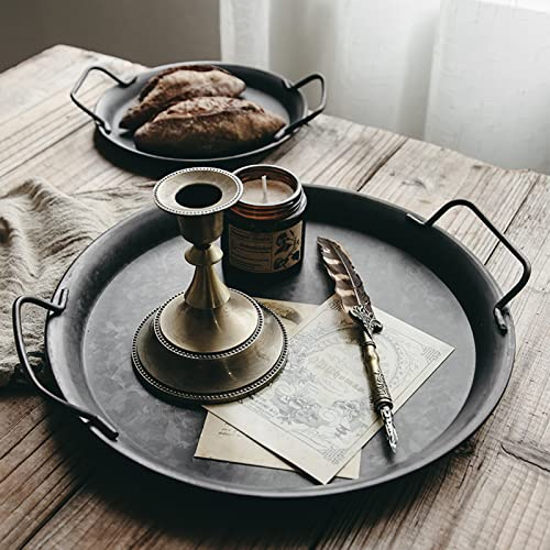 RUIXFLR Plateau De Service en Fer avec Poignée, Plaque en Métal Antique Ronde Rustique, Plateau De Pièce Maîtresse De Style Industriel pour La Table Basse De Dessert De Petit Déjeuner, S