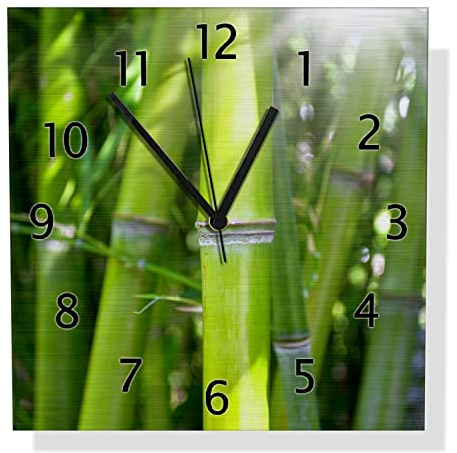 Wallario Design Wanduhr Bambus im Sonnenschein aus Aluverbund, Alu-Uhr Größe 30 x 30 cm, Schwarze Zeiger mit Metalloptik