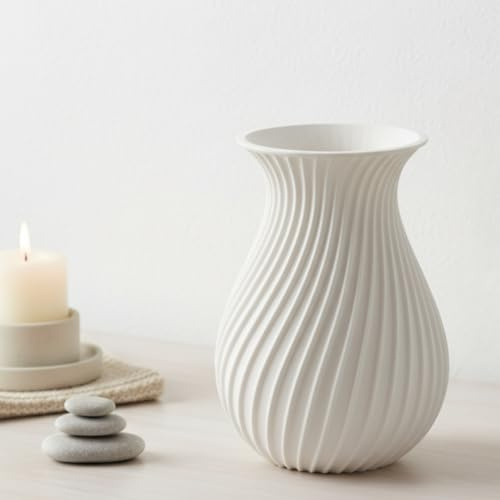 FynDesign Moderne Vase LYSA (18cm) – Skandinavische 3D-Druck PLA Deko Vase für Tisch & Regal, für Trocken- & Frischblumen, Made in Germany, Matt-Weiß