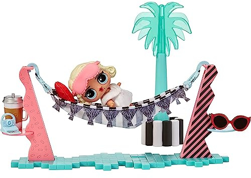 L.O.L. Surprise! OMG House of Surprises Playset - Vacay Lounge - 7,6 cm große Puppe Leading Baby und 8 Überraschungen - Für Sammler und Kinder ab 4 Jahren