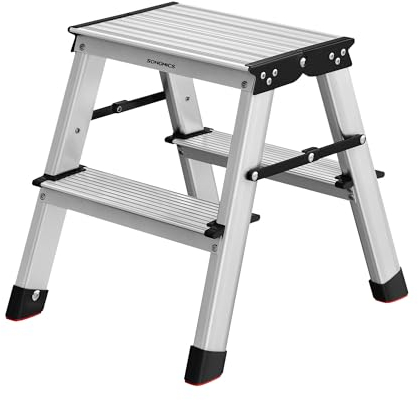 SONGMICS Scaletta Pieghevole, Scala a 2 Gradini, Scala in Alluminio con 2 Gradini Antiscivolo, Multiuso, Portata di 150 kg, Grigio Argento e Nero Inchiostro GLT012E01