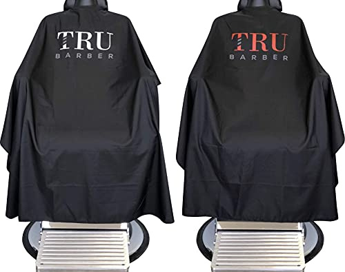 TRU BARBER Lot de 2 capes de coupe de coiffure XXL professionnelles, col en silicone, tissu polyester imperméable, fermeture à bouton, idéal pour barbier, coiffeur, maquillage, salon professionnel.