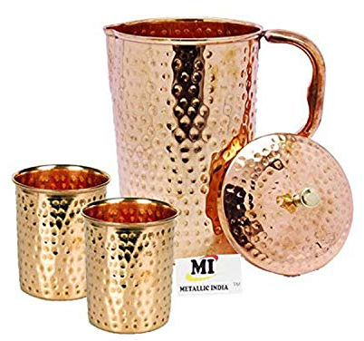 Metallic India 100% Fatto a Mano Puro Rame martellato Bicchiere Brocca Brocca e 2 di Rame della chiavetta di Vetro Imposta Ayurveda Yoga benefici per la Salute