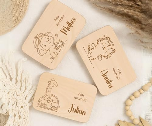 Personalisiertes Frühstücksbrettchen Kinder mit Gravur hier Krümelt – Lustige Tiermotive – Holzbrett mit Namen – Geschenk zur Taufe, Geburt, Geburtstag