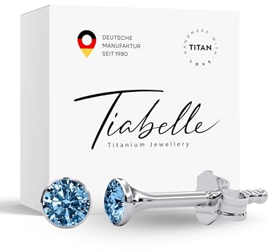 TIABELLE – Ohrstecker TRUMPET aus Titan mit funkelnden Zirconia Steinen | Hautverträgliche Ohrringe in zeitlosem Design | Leichter Damen Ohrschmuck für besondere Anlässe, Alltag und als Geschenk