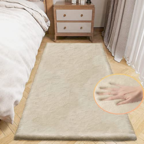 ORINOVA Tapis Chambre Beige Descente De Lit 60x180 cm Fausse Fourrure Tapis Moelleux Lavable Couloir Salon Poil Ras Doux Fluffy Runner Rectangulaire