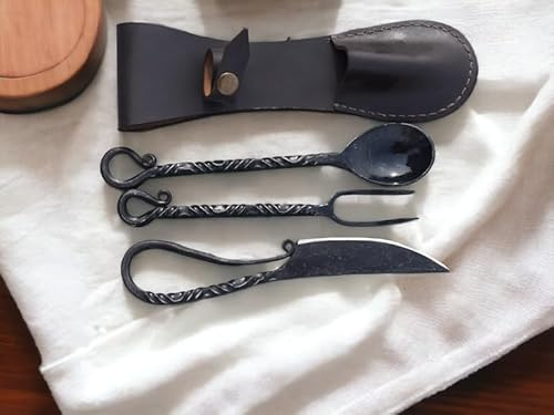 Juego de 5 cubiertos medievales hechos a mano con funda de piel. Ideal para cocina y comedor, camping al aire libre.