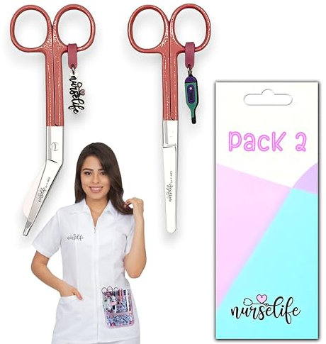 Nurse Life Pack 2 Tijeras Enfermeria Mayo y Pico Pato - Punta Roma | Ideal para Bolsillo y Porta tijeras Enfermeras con Apuros, Punta Redonda Profesional, I love it, Vendaje. Acero pulido. Rosa