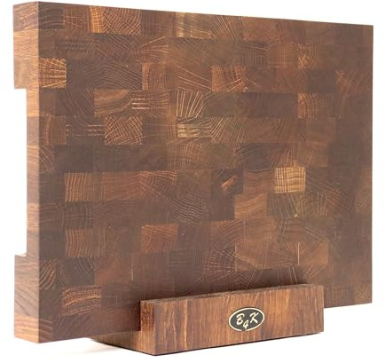 B4K® 37х27х4,3 cm mit Ständer aus Eiche Stirnholz | Handgefertigtes Mooreiche Schneidebrett mit Griffen | Antibakterielles Hirnholzbrett mit rutschfesten Silikonfüßen | Premium Küchenbrett aus Holz